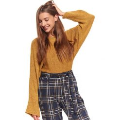 Sweter długi rękaw damski luźny, pudełkowy, kimono. Żółte swetry damskie Top Secret, na zimę, bez wzorów, z tkaniny, z długim rękawem, długie, bez kaptura. W wyprzedaży za 49,99 zł.