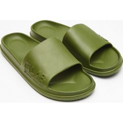 Klapki - Khaki. Brązowe klapki męskie Cropp, bez wzorów. Za 49,99 zł.