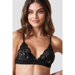 NA-KD Lingerie Koronkowy biustonosz - Black. Czarne biustonosze bardotka NA-KD Lingerie, z elastanu. Za 40,95 zł.