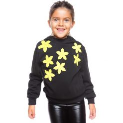 Bluza w kolorze czarno-żółtym. Żółte bluzy niemowlęce La Petit Parisienne, z aplikacjami, bez rękawów, bez kaptura. W wyprzedaży za 77,95 zł.