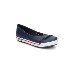 Baleriny Crocs CROCBAND. Niebieskie baleriny damskie Crocs, bez wzorów, bez obcasa. Za 88,02 zł.