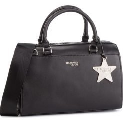 Torebka TRUSSARDI JEANS - T-Easy Star Bauletto 75B00666 K299. Czarne torebki klasyczne damskie Trussardi Jeans, bez wzorów, z jeansu, klasyczne, bez dodatków. W wyprzedaży za 379,00 zł.
