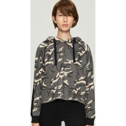 Bluza camo z kapturem - Wielobarwn. Zielone bluzy z kapturem damskie marki Sinsay, l. Za 59,99 zł.