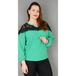 Elegancka zielona wizytowa bluzka z koronką OVERSIZE XXL. Zielone bluzki damskie Moda Size Plus Iwanek, do pracy, s, w koronkowe wzory, z tkaniny, eleganckie, z klasycznym kołnierzykiem, plus size, bez rękawów. Za 119,90 zł.
