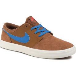 Buty NIKE - Sb Portmore II Solar 880266 205 British Tan/Pacific Blue. Pomarańczowe buty sportowe męskie Nike, z zamszu. W wyprzedaży za 249,00 zł.