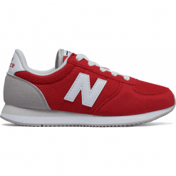 New Balance KL220BCY. Brązowe buty chłopięce sportowe marki New Balance, na lato, z materiału. W wyprzedaży za 149,99 zł.