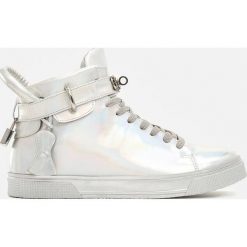 Srebrne Trampki Patronum. Szare buty sportowe męskie Born2be, w paski, z tkaniny, sportowe, z paskami. Za 89,99 zł.