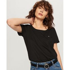 T-shirt z kieszonką - Czarny. Czarne t-shirty chłopięce marki Reserved, l. Za 29,99 zł.