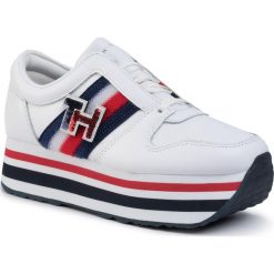 Sneakersy TOMMY HILFIGER - Tommy Customize Flatform Sneaker FW0FW04595 White YBS. Białe półbuty damskie TOMMY HILFIGER, ze skóry ekologicznej. Za 539,00 zł.