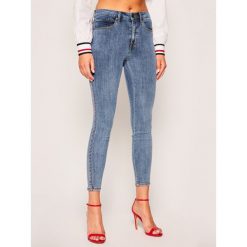 Jeansy Skinny Fit TOMMY HILFIGER Camo WW0WW27572. Niebieskie jeansy damskie TOMMY HILFIGER. W wyprzedaży za 389,00 zł.