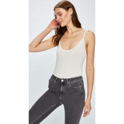 Vero Moda - Top Ava. Białe bluzki damskie marki Vero Moda, s, z elastanu, casualowe, bez rękawów. W wyprzedaży za 24,90 zł.