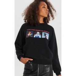 Bluza Disney - Czarny. Czarne bluzy damskie Cropp, xl, z motywem z bajki, bez rękawów, bez kaptura. Za 89,99 zł.