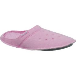 Crocs Classic Slipper 203600-6M3. Różowe klapki damskie Crocs, bez wzorów, bez obcasa. W wyprzedaży za 119,99 zł.