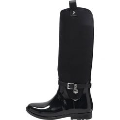 MICHAEL Michael Kors CHARM RAINBOOT Kalosze admiral. Czarne buty zimowe damskie marki MICHAEL Michael Kors, z gumy, przed kolano, na wysokim obcasie. W wyprzedaży za 551,20 zł.