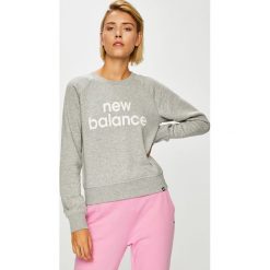 New Balance - Bluza. Szare bluzy z nadrukiem damskie marki New Balance, l, z bawełny, bez kaptura. W wyprzedaży za 199,90 zł.