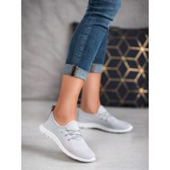 SZARE TEKSTYLNE OBUWIE. Szare trampki i tenisówki damskie producent niezdefiniowany, bez wzorów, bez zapięcia. Za 45,90 zł.