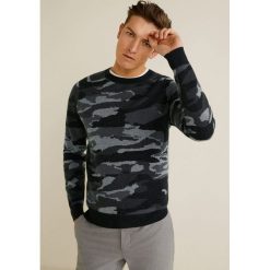 Mango Man - Sweter Dean. Szare swetry męskie Mango Man, s, bez wzorów, z poliesteru, z okrągłym kołnierzem, bez kaptura. W wyprzedaży za 89,90 zł.