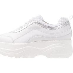 Tenisówki damskie: Bullboxer Tenisówki i Trampki white