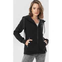 Czarna Bluza Peririko. Czarne bluzy damskie Born2be, s, bez wzorów, bez rękawów, bez kaptura. Za 99,99 zł.