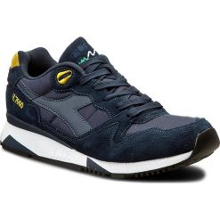 Sneakersy DIADORA - V7000 NYL II 501.170939 01 C6278 Total Eclipse/Dandelion. Niebieskie sneakersy męskie Diadora, na sznurówki. W wyprzedaży za 299,00 zł.