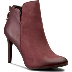 Botki CARINII - B3732 B73-H99-PSK-A92. Czerwone botki damskie na obcasie marki Carinii, z nubiku. W wyprzedaży za 249,00 zł.