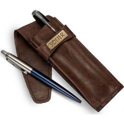 Skórzane etui na długopisy, pióro SOLIER SA12 brązowe - jasny brąz. Pomarańczowe etui męskie Solier, ze skóry. Za 39,99 zł.