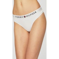 Tommy Hilfiger - Stringi. Białe majtki damskie TOMMY HILFIGER, xs, z elastanu. W wyprzedaży za 59,90 zł.