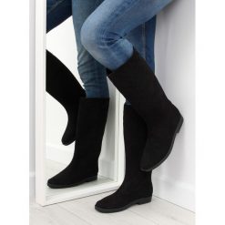 Kalosze damskie oficerki czarne D62P Black. Czarne kalosze damskie ButyModne, na spacer, z zamszu, eleganckie, bez obcasa, bez zapięcia. W wyprzedaży za 117,05 zł.