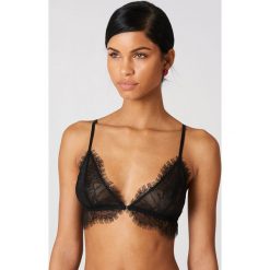 Biustonosze bardotka: NA-KD Lingerie Biustonosz z wycinanej koronki Eyelash – Black