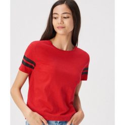 T-shirt z paskami - Czerwony. Czerwone t-shirty damskie Sinsay, s, w paski, bez kołnierzyka. Za 14,99 zł.