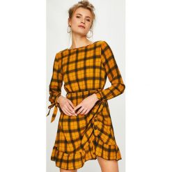 Answear - Sukienka. Żółte sukienki damskie marki ANSWEAR, na co dzień, s, bez wzorów, z poliesteru, casualowe, z okrągłym kołnierzem, bez rękawów, mini, rozkloszowane. W wyprzedaży za 99,90 zł.