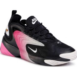 Buty NIKE - Zoom 2K AO0354 003 Black/White/China Rose. Czarne półbuty damskie Nike, bez wzorów, ze skóry, bez obcasa, na płaskiej podeszwie, bez zapięcia. Za 379,00 zł.