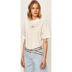 Tommy Hilfiger - T-shirt Tommy Icons. Niebieskie bluzki damskie TOMMY HILFIGER, s, z aplikacjami, z bawełny, casualowe, z okrągłym kołnierzem. W wyprzedaży za 219,90 zł.