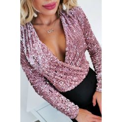 Bluzka - body GWENDA PINK. Różowe bluzki damskie IVET, bez wzorów, bez kołnierzyka, bez rękawów. W wyprzedaży za 89,00 zł.