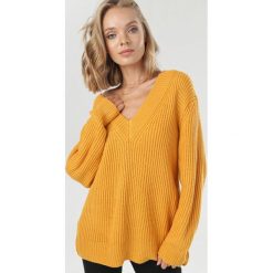 Żółty Sweter Patris. Żółte swetry damskie Born2be, s, bez wzorów, bez rękawów, bez kaptura. Za 139,99 zł.
