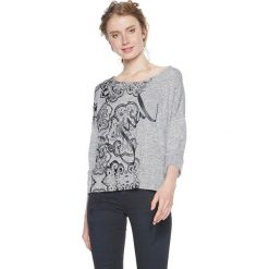 Desigual Damska koszulka Ts Nica Gris Vigore Claro 18WWTK86 2042 (rozmiar M). Koszulki damskie Desigual, m, bez wzorów, bez kołnierzyka, bez rękawów. W wyprzedaży za 122,00 zł.