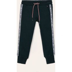 Tommy Hilfiger - Spodnie dziecięce 98-176 cm. Niebieskie spodnie dziewczęce TOMMY HILFIGER, bez wzorów, z bawełny. W wyprzedaży za 179,90 zł.