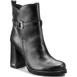 Buty zimowe damskie: Botki SOLO FEMME - 26523-05-F41/000-02-00 Czarny