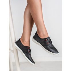CZARNE TRAMPKI. Czarne trampki i tenisówki damskie SHELOVET, bez wzorów, bez zapięcia. Za 39,90 zł.