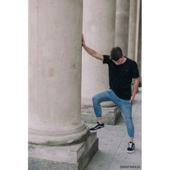 Czarny T-shirt V. Czarne t-shirty męskie Pakamera, m, bez wzorów, bez kołnierzyka. Za 99,00 zł.