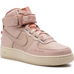 Buty NIKE - Af1 Hi Ut AJ7311 200 Particle Beige/Particle Beige. Różowe buty sportowe damskie marki Nike, bez wzorów, ze skóry ekologicznej, sportowe. Za 499,00 zł.