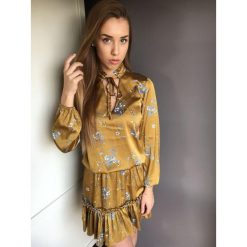 Sukienka TOKYO. Sukienki damskie Divinostyle, s, bez wzorów, z poliesteru, bez kołnierzyka, bez rękawów. W wyprzedaży za 139,00 zł.