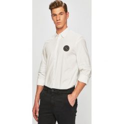 Guess Jeans - Koszula. Białe koszule męskie Guess Jeans, m, z aplikacjami, z bawełny, klasyczne, z klasycznym kołnierzykiem, z długim rękawem. W wyprzedaży za 179,90 zł.