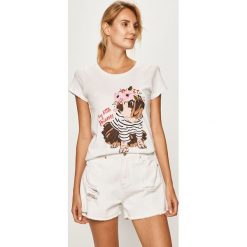 Only - T-shirt. Białe bluzki damskie ONLY, s, z nadrukiem, z bawełny, z okrągłym kołnierzem. W wyprzedaży za 49,90 zł.