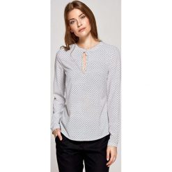 Wizytowa Prosta Bluzka z Łezką na Dekolcie w Kafelki. Szare bluzki damskie marki Molly.pl, s, bez wzorów, eleganckie, z falbankami, z długim rękawem. Za 121,90 zł.