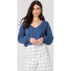 NA-KD Basic Bluza basic z dekoltem V - Blue. Niebieskie bluzy damskie NA-KD Basic. W wyprzedaży za 70,67 zł.