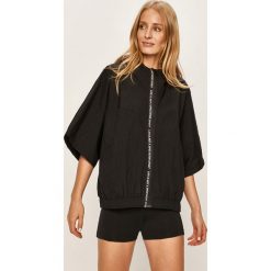 Reebok - Kurtka. Czarne kurtki damskie Reebok, s, bez wzorów, z poliesteru, krótkie. Za 229,90 zł.