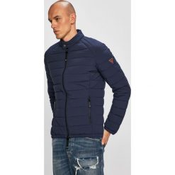 Guess Jeans - Kurtka. Czarne płaszcze męskie Guess Jeans, s, z aplikacjami, z poliesteru, krótkie, bez kaptura. W wyprzedaży za 599,90 zł.