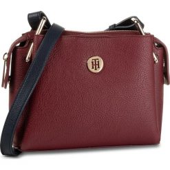 Torebka TOMMY HILFIGER - Th Core Crossover AW0AW07303 GBH. Czerwone listonoszki damskie TOMMY HILFIGER, bez wzorów, ze skóry ekologicznej, bez dodatków. Za 449,00 zł.