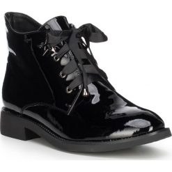 Buty damskie. Czarne półbuty damskie Wittchen, bez wzorów, ze skóry, bez obcasa, na zamek. W wyprzedaży za 349,90 zł.